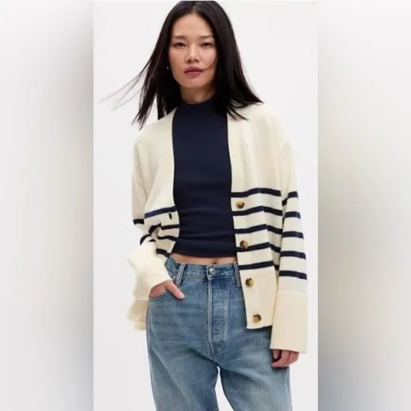 GAP 24/7 Split Hem Cardigan- LIKE NEW - Picture 2 of 9